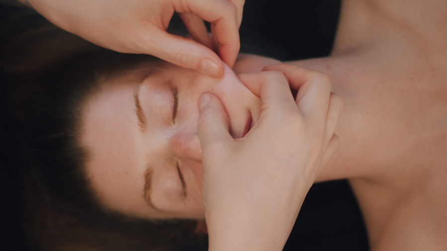 Descubre el Secreto del Rejuvenecimiento: Masaje Facial Kobido Japonés