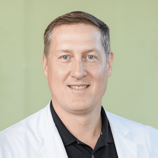 Martin Bleker • Dermatologo y médico estético